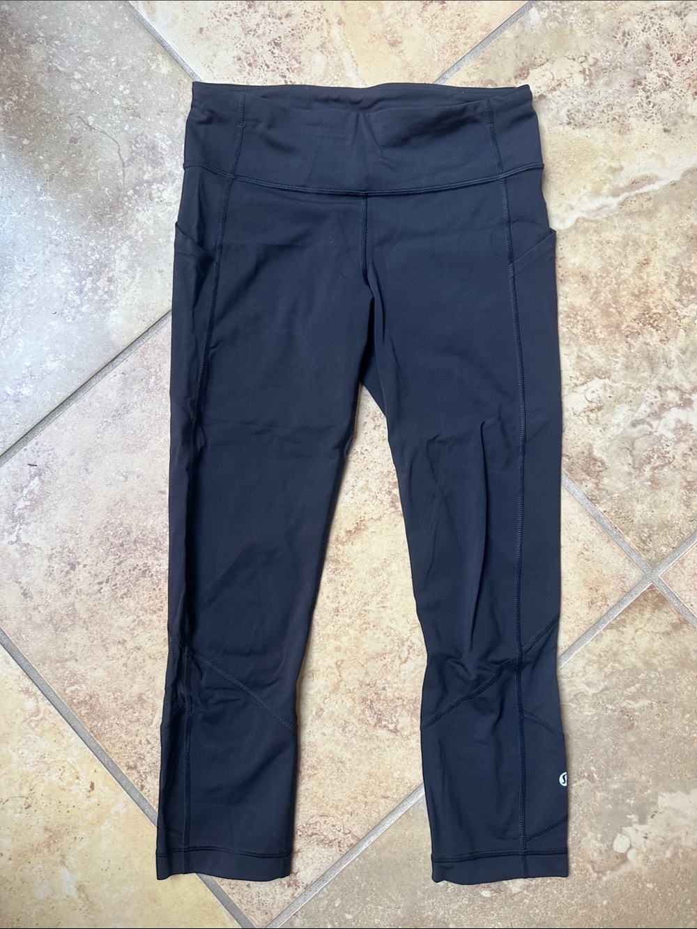 Lululemon Run Inspire Black Capri Leggings size 6